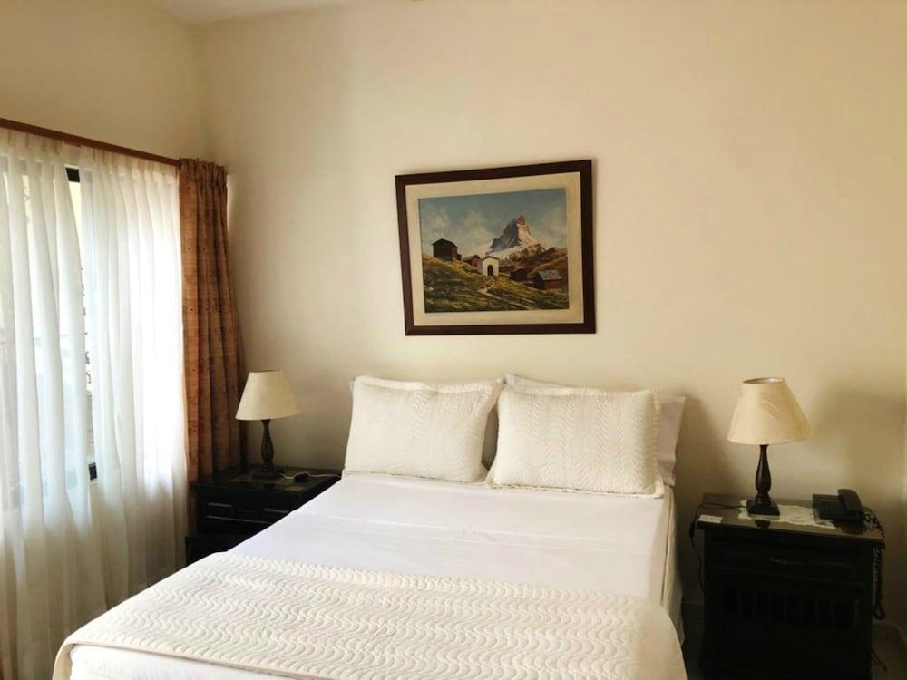 Stein Colonial Hotel 3*